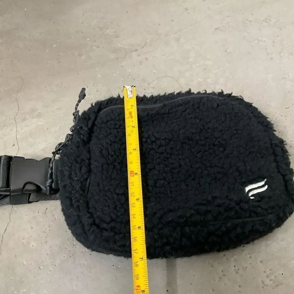 Fabletics The Belt Bag Teddy - Picture 7 of 7